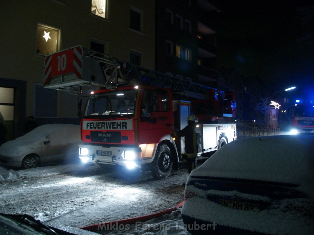 Feuer in Kueche Koeln Vingst Homarstr P596.JPG